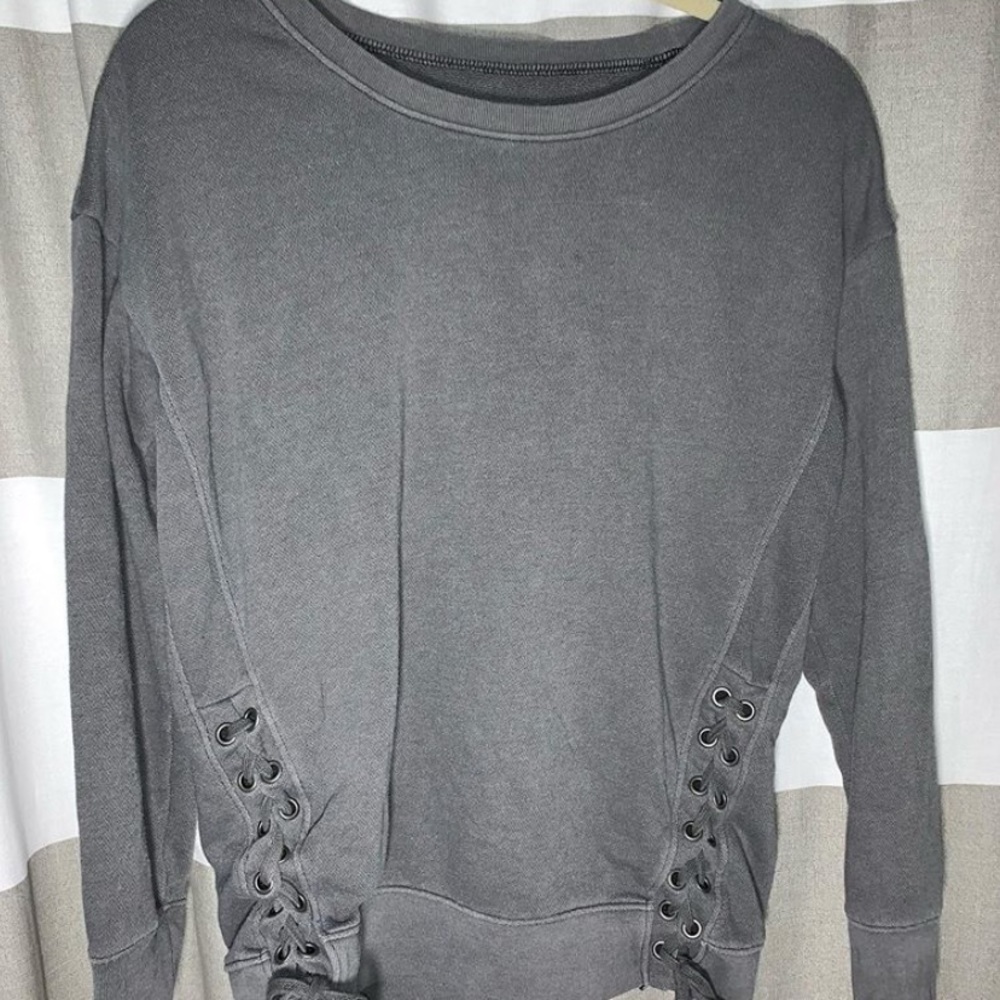 heather gray sweatshirt w/ adjustable ties